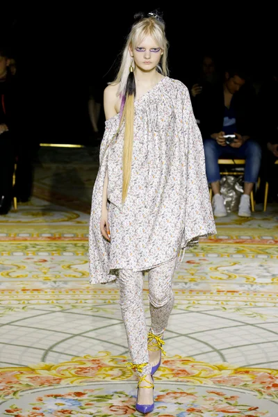 Look 25